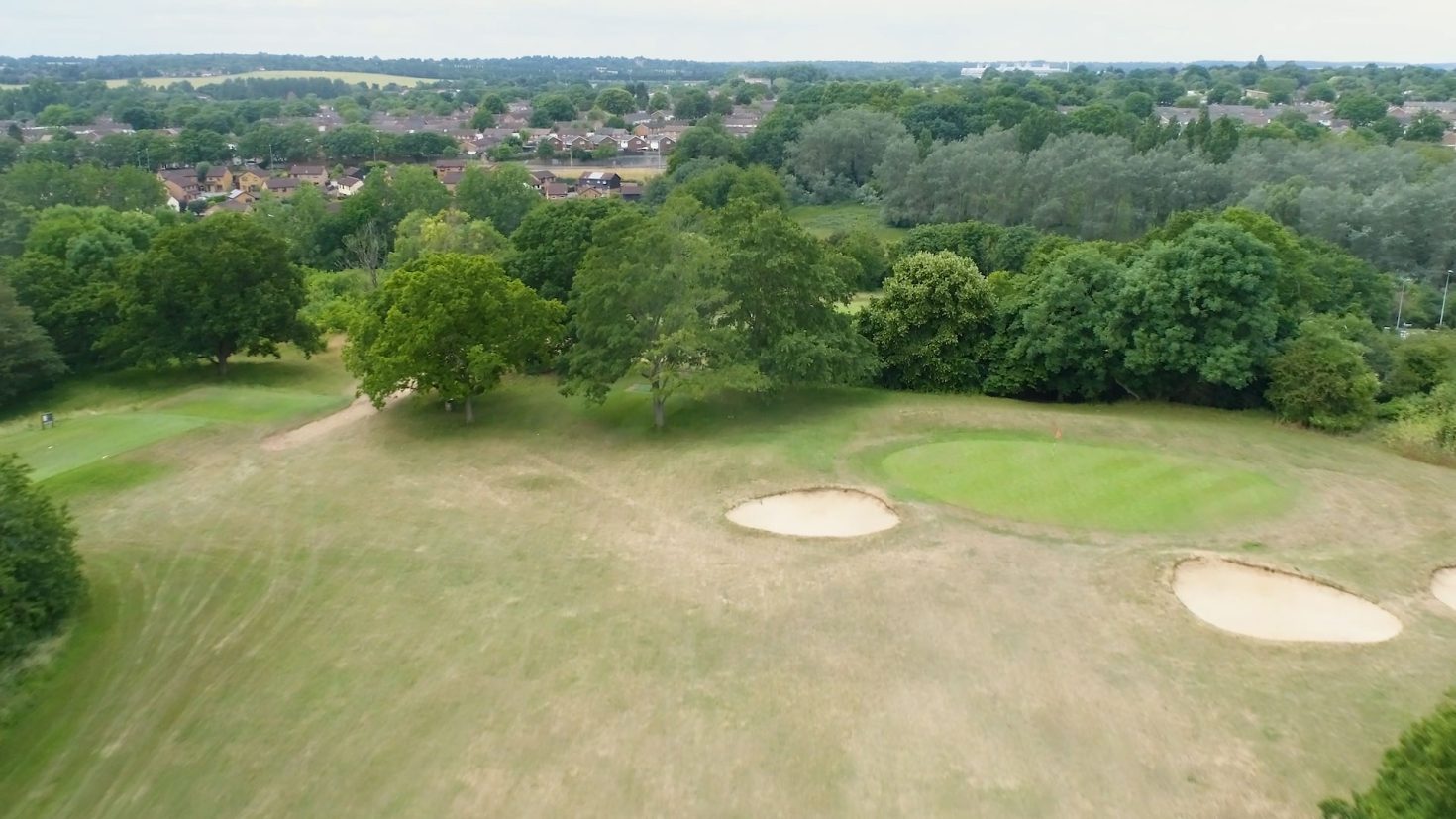Hole 1 - Stevenage Golf and Conference Centre