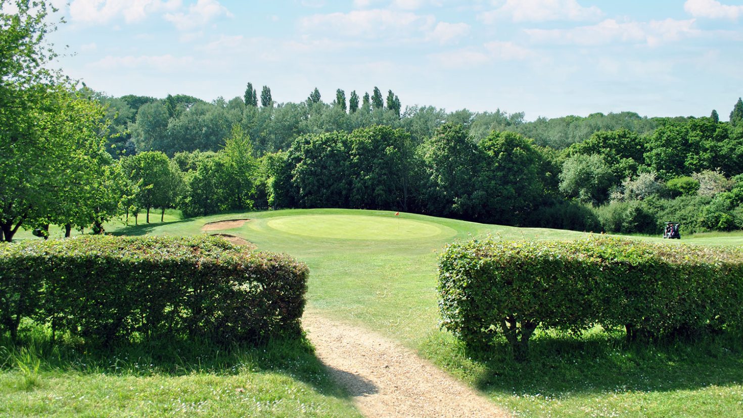 Hole 2 - Stevenage Golf and Conference Centre