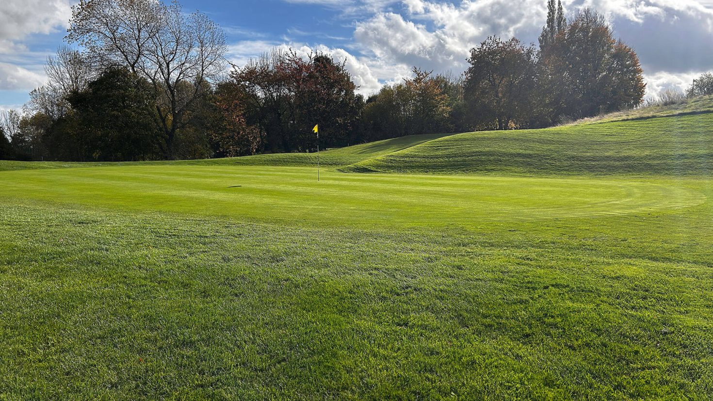 Tinsley Park Golf Course Hole 1